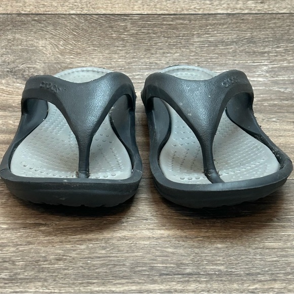Crocs Flip Flops Men's 12 Black Gray Thong Sandals Pool Beach Casual Comfort - Picture 9 of 11